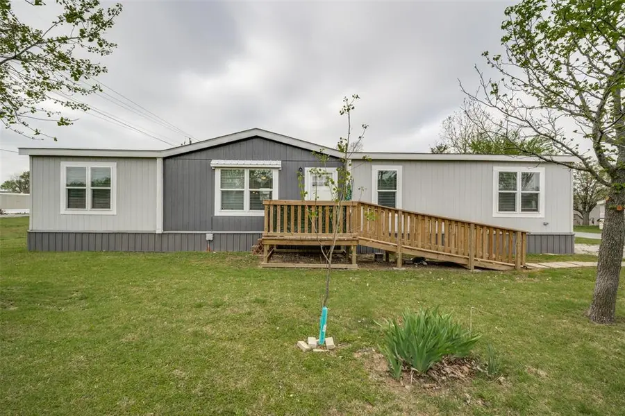 101 Shady Grove Drive, Sanger, TX 76266