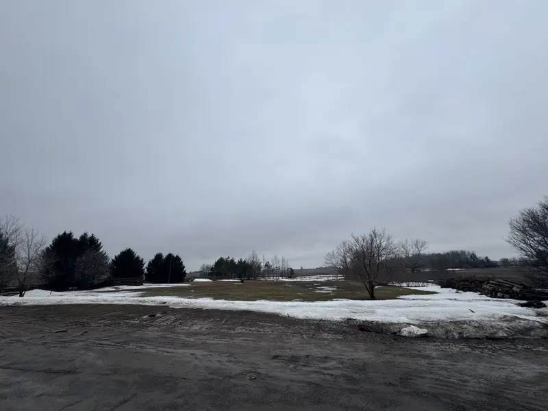 220 Queen RD W, Springwater, ON L0L 1P0