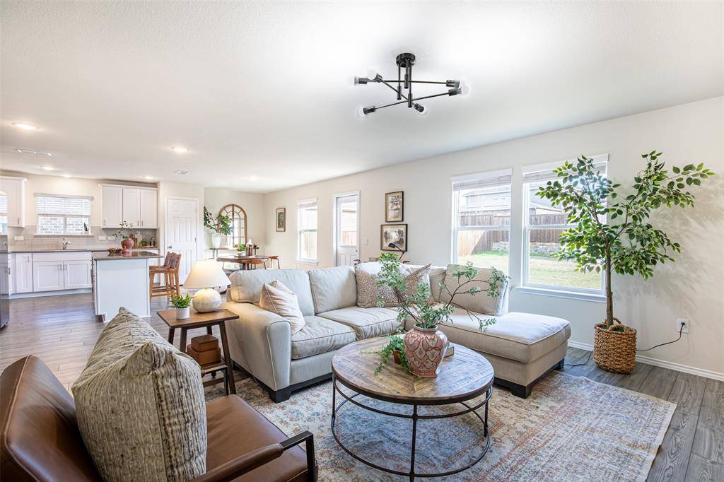 1024 Vernon Drive, Aubrey, TX 76227