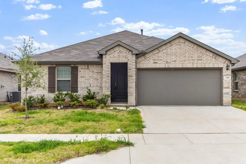 752 Cedarbrook Drive, Fort Worth, TX 76131