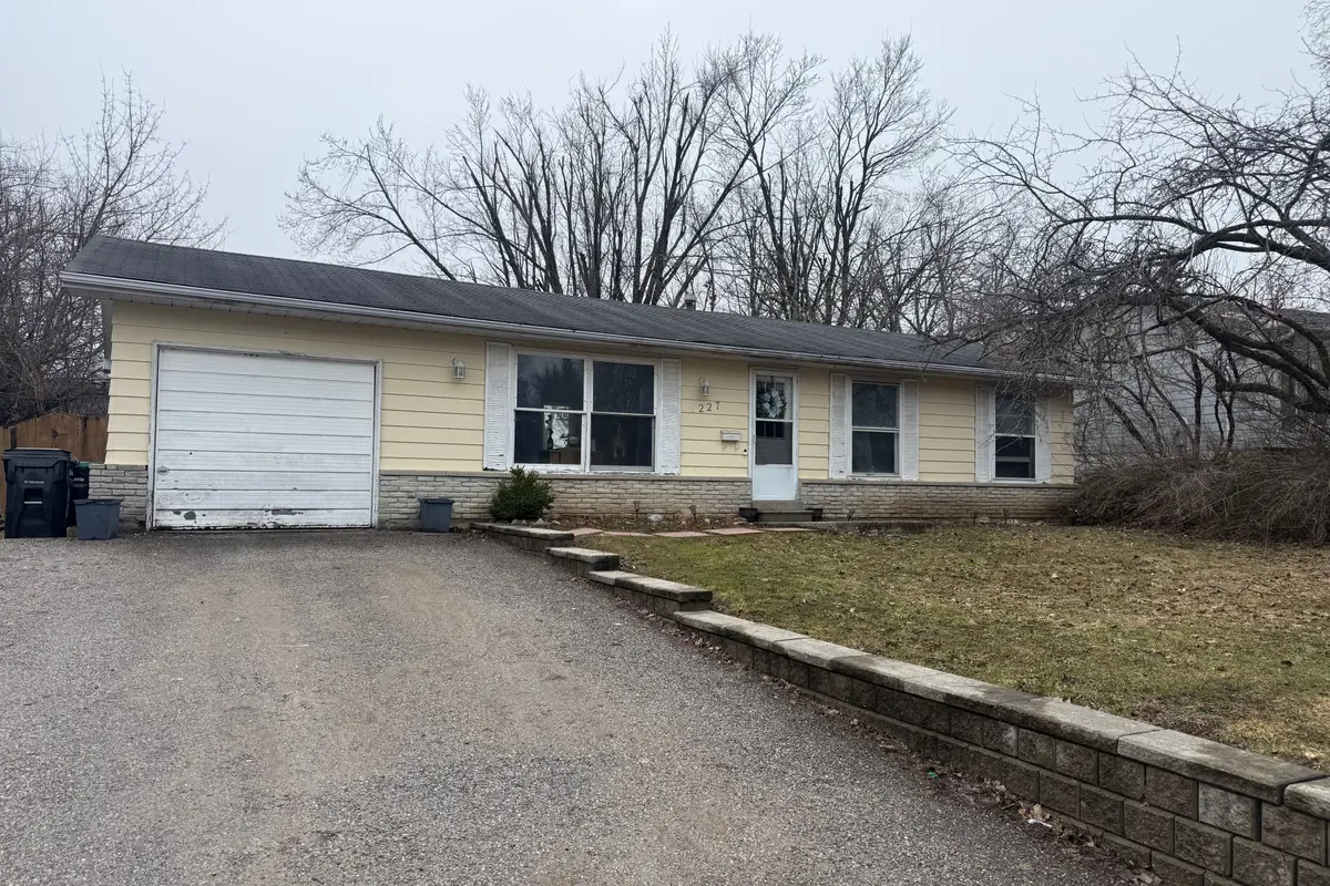 227 Pine DR, Barrie, ON L4N 4H6
