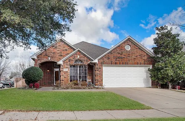 2325 Point Star Drive,  Arlington,  TX 76001