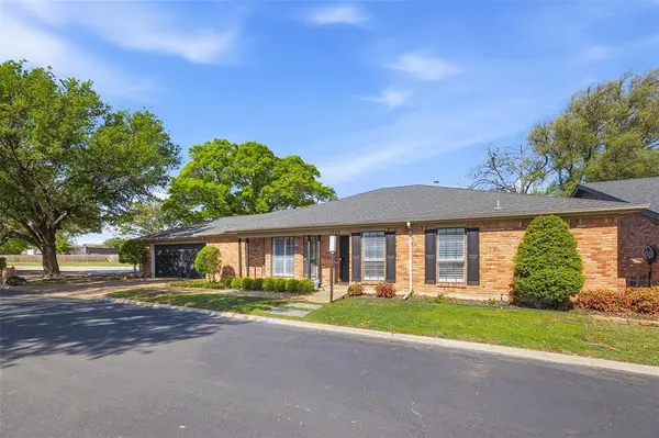 3824 Brookhaven Circle, Fort Worth, TX 76109