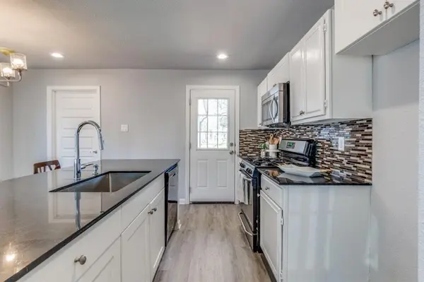 2627 Sharon Street, Dallas, TX 75211