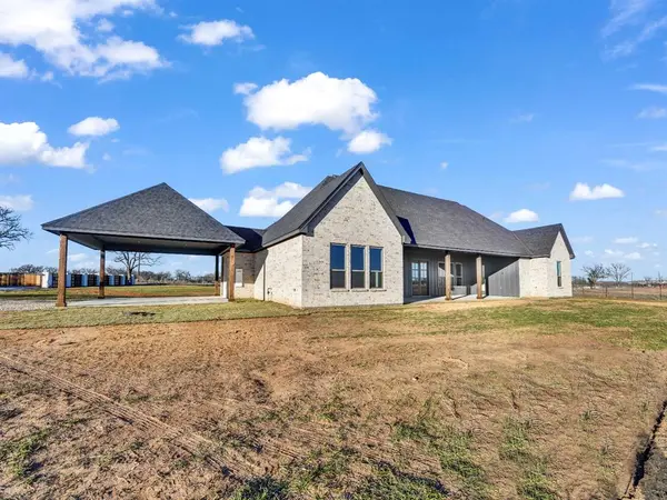 1390 Poe Prairie Road, Millsap, TX 76066