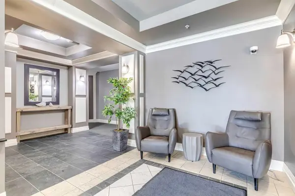 37 Prestwick DR SE #110, Calgary, AB T2Z 4Z2