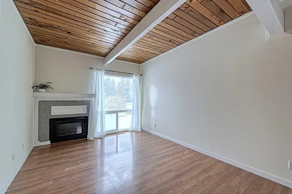 9930 26 ST SW, Calgary, AB T2V 4E9