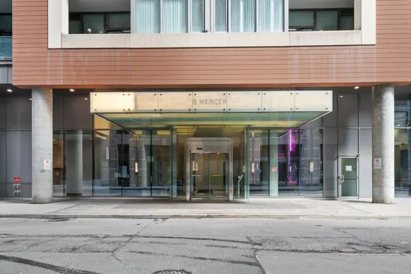 8 Mercer ST #3305, Toronto C01, ON M5V 0C4