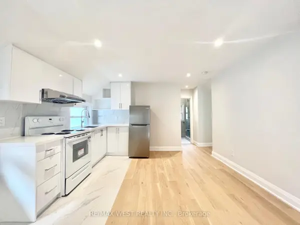 4 Sutherland AVE #2nd Flr, Toronto E03, ON M4C 1R8
