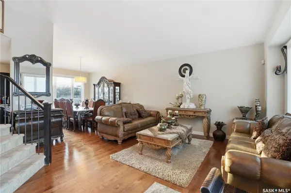 215 BEECHWOOD CRESCENT, Saskatoon, SK S7V 1K6