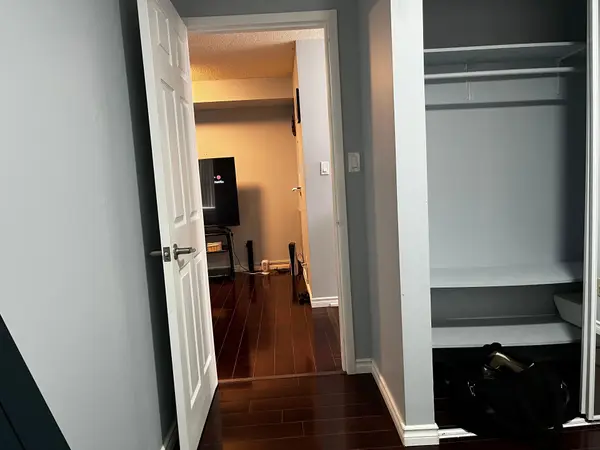 25 Agnes Street N/A #201, Mississauga, ON L5B 3X7