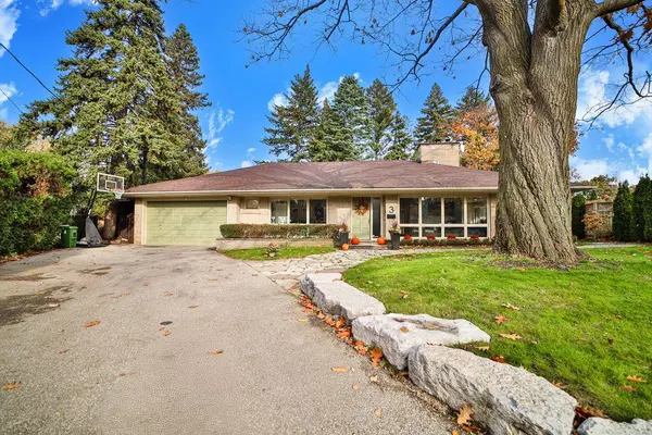 3 Twyford CT, Toronto W08, ON M9A 1W7