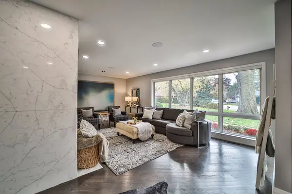 3 Twyford CT, Toronto W08, ON M9A 1W7