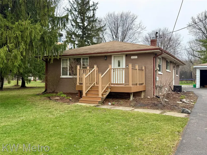 5036 Beecher RD, Flint Charter Township, MI 48532