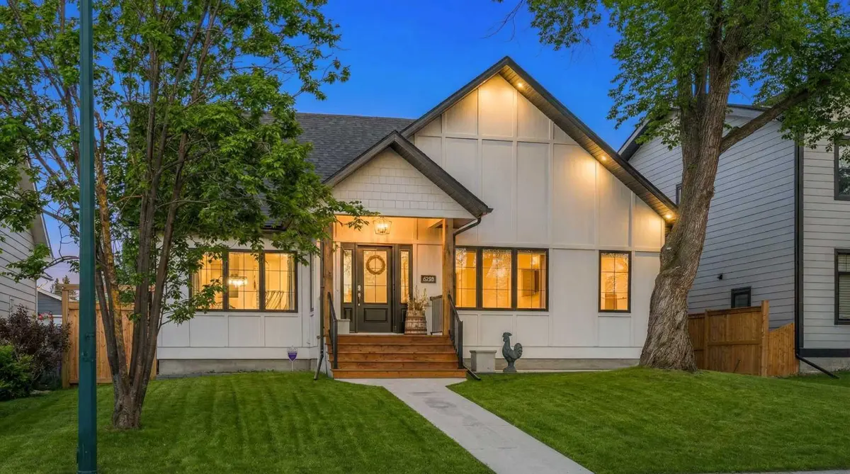 6308 Lacombe WAY SW, Calgary, AB T3E 5T3