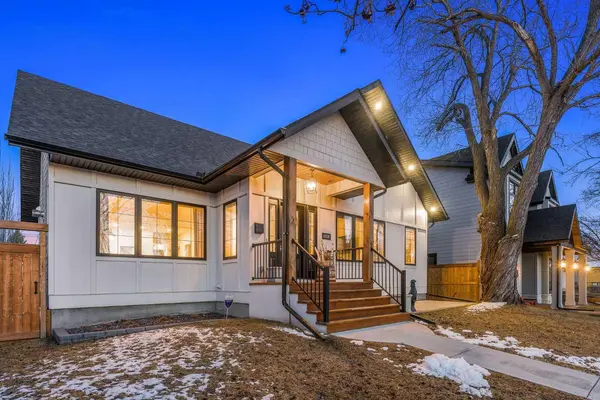 6308 Lacombe WAY SW, Calgary, AB T3E 5T3