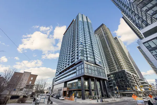 19 Western Battery RD #2206, Toronto C01, ON M6K 0E3