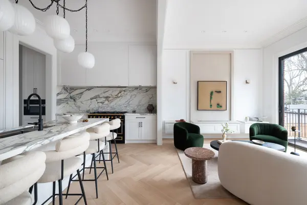 350B Walmer RD, Toronto C02, ON M5R 2Y4