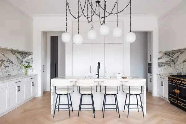 350B Walmer RD, Toronto C02, ON M5R 2Y4