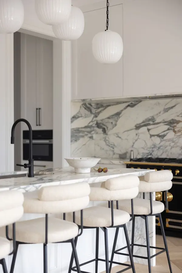 350B Walmer RD, Toronto C02, ON M5R 2Y4