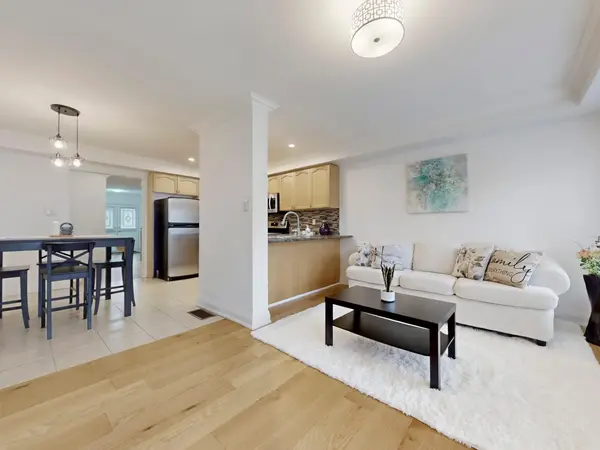 226 Canada DR, Vaughan, ON L4H 0K2