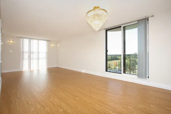 20 Harding BLVD W #1012, Richmond Hill, ON L4C 9S4