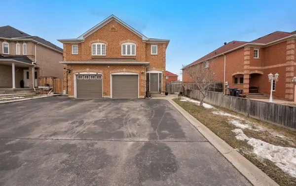 204 Tiller TRL, Brampton, ON L6X 4T1