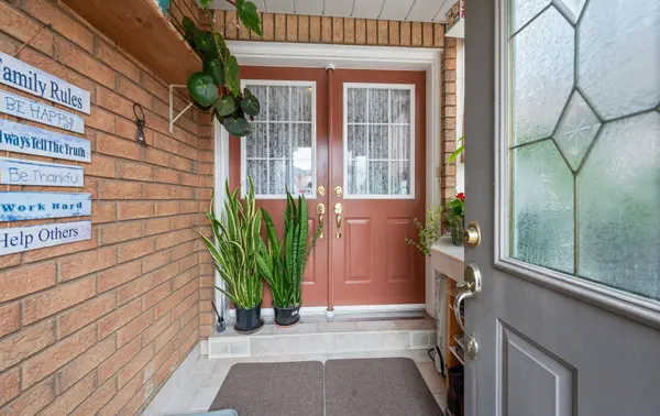 204 Tiller TRL, Brampton, ON L6X 4T1