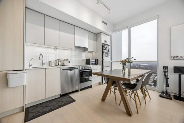 30 Gibbs RD #3302, Toronto W08, ON M9B 0E4