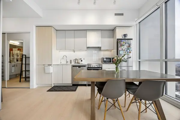 30 Gibbs RD #3302, Toronto W08, ON M9B 0E4