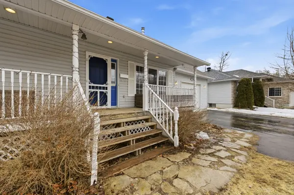 27 Bayshore DR, Petawawa, ON K8A 3R7