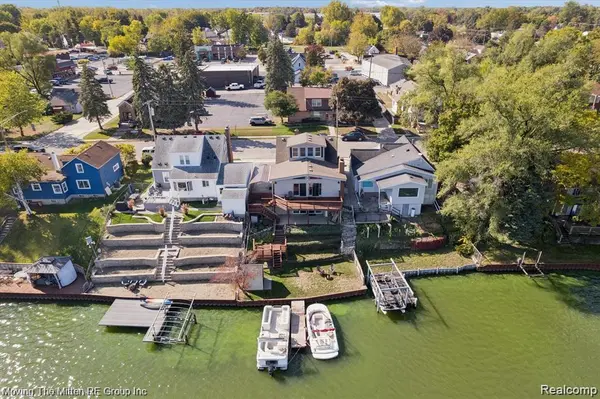 132 N Liberty ST, Belleville, MI 48111