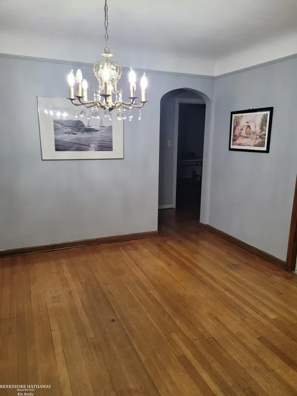 499 Neff RD, Grosse Pointe, MI 48230