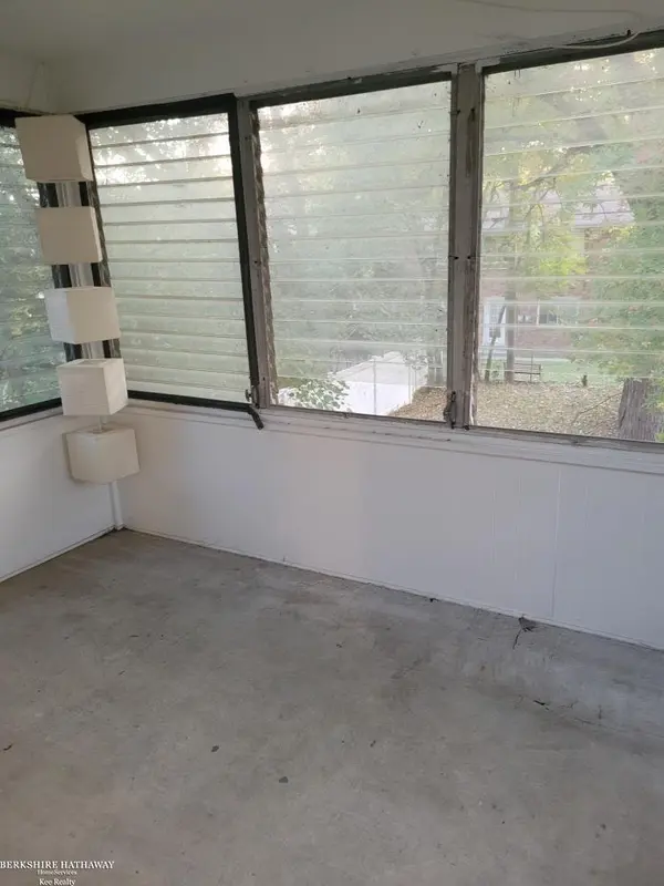 499 Neff RD, Grosse Pointe, MI 48230