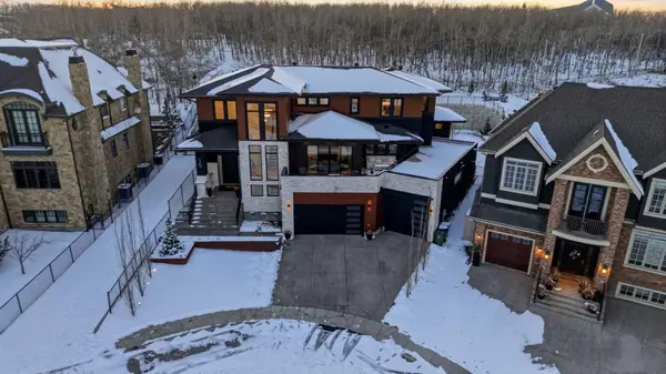 15 Elveden PL SW, Calgary, AB T3H0L1