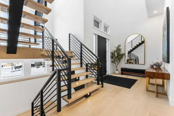 15 Elveden PL SW, Calgary, AB T3H0L1