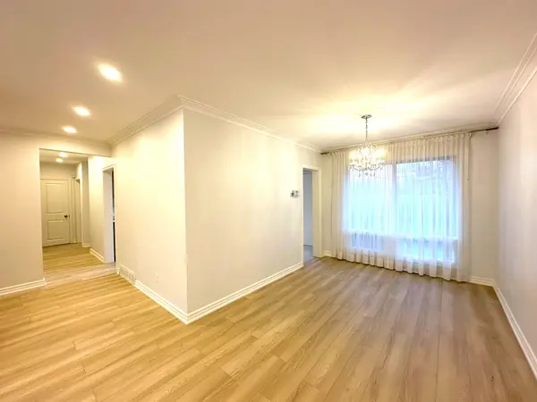 9 Terrington CT, Toronto C13, ON M3B 2J9