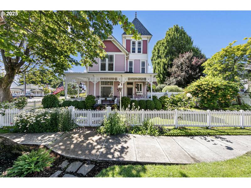 617 JUNIPER ST, Junction City, OR 97448