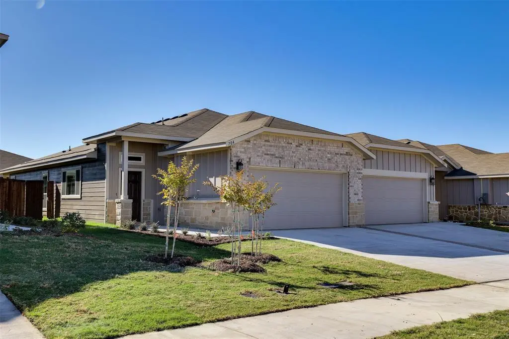 704 Wheatfield Drive, Venus, TX 76084