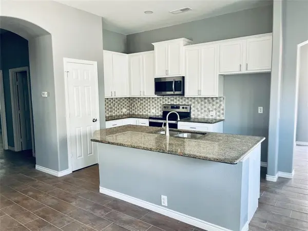 548 Kerry Street, Crowley, TX 76036