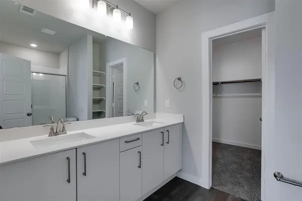 704 Wheatfield Drive, Venus, TX 76084