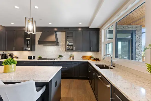 101A Stewart Creek Rise #102, Canmore, AB T1W 0K2