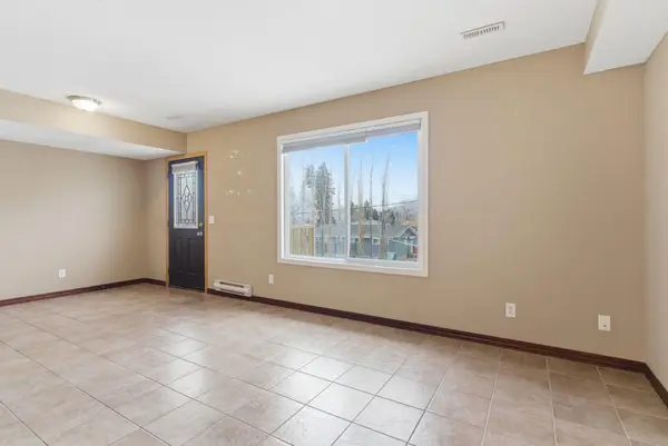 323 Fourth AVE #207, Strathmore, AB T1P 1B5
