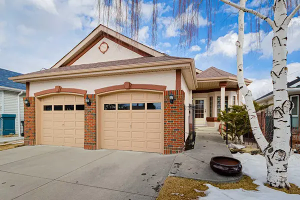 20 Somerset DR SW, Calgary, AB T2Y 3C3