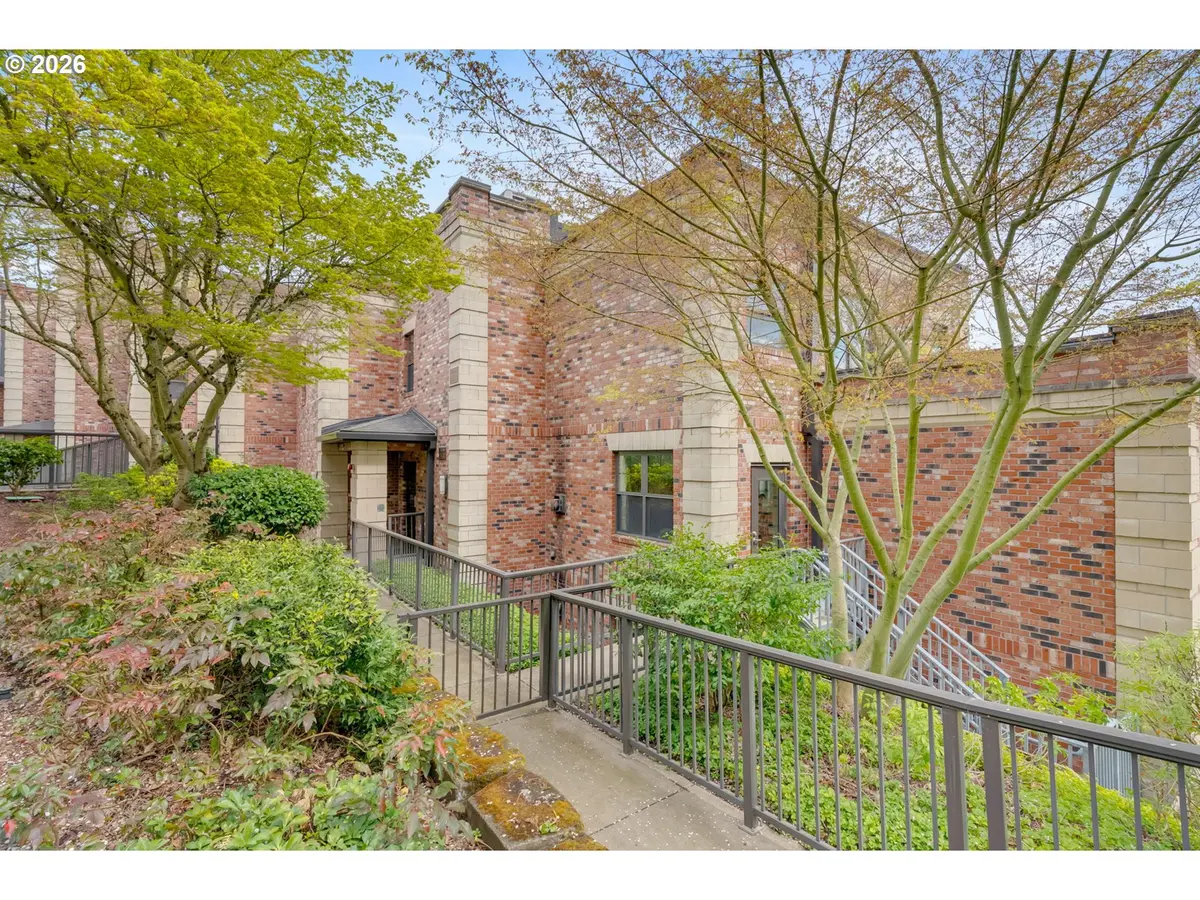 2430 NW WESTOVER RD #1-202, Portland, OR 97210