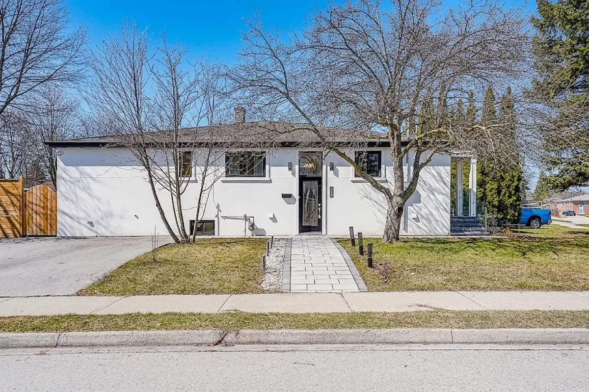 304 Kerswell DR, Richmond Hill, ON L4C 2X2