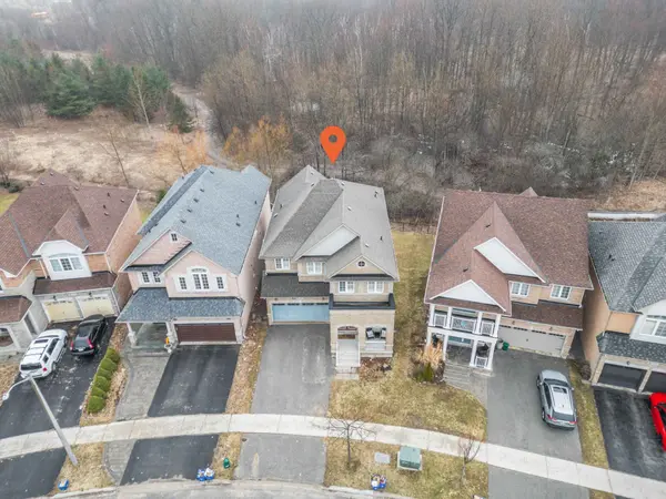 10 Dovetail DR, Richmond Hill, ON L4E 5B1
