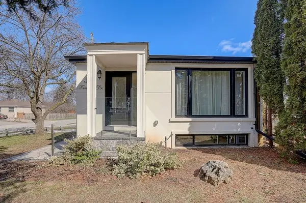 304 Kerswell DR, Richmond Hill, ON L4C 2X2