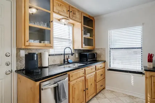 2801 W Bewick Street, Fort Worth, TX 76109