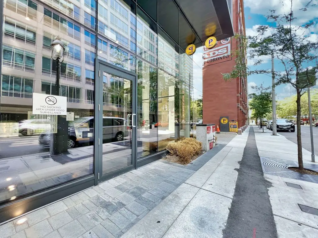 20 Lombard ST #3601, Toronto C08, ON M5C 0A7
